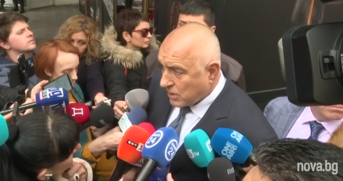 Бойко Борисов говори пред журналистите в столицата след като бе