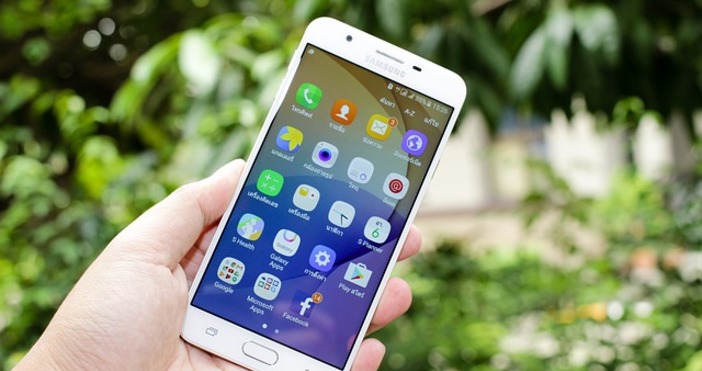 Самсунг променя името на своите сгъваеми смартфони Galaxy Z Fold3