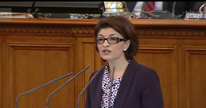 Десислава Атанасова от ГЕРБ произнесе от трибуната на Парламента днес