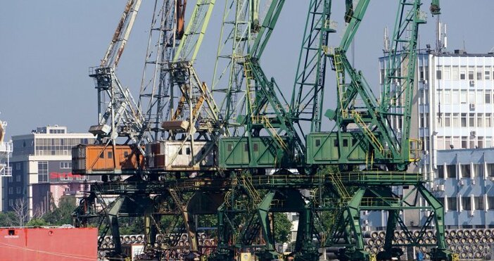 Концесията на пристанищата коментира синдикалният лидер Пенка Илиева относно Пристанище Варна-Запад“:Концесионирането