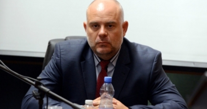 Главният прокурор Иван Гешев говори пред журналисти и обяви, че