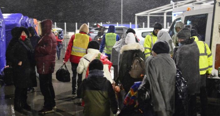 Неправителствени организации алармират че Агенцията по бежанците лишава бягащите от