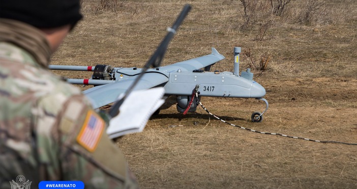 С бойни дронове тренират български и американски военни в базата