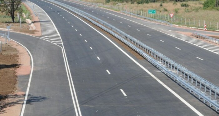 Разрешената скорост на магистралите остава 140 км ч Върховният административен съд отмени