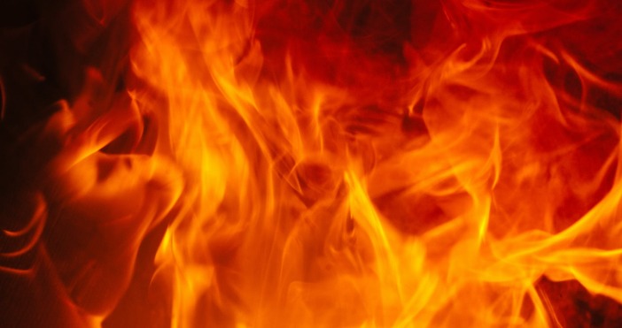 Мъж на 57 години пострада тежко при пожар в София