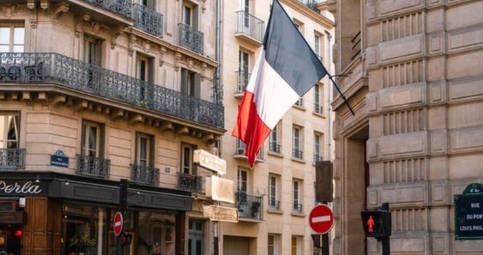 Официалните изборни дейности приключиха в петък вечерта Френските граждани в чужбина започнаха