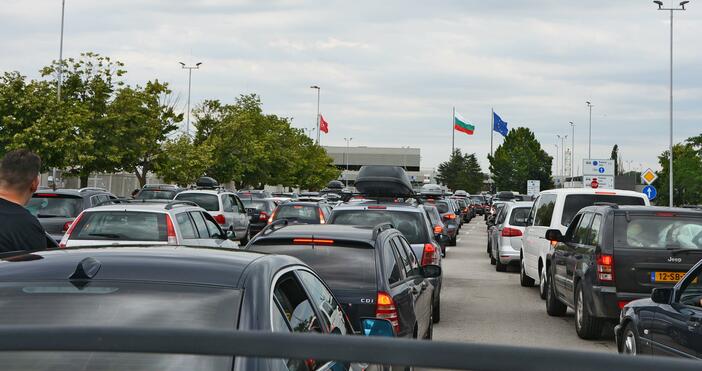За интензивен трафик на границата с Турция при Малко Търново,