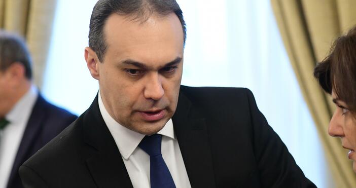 Министърът на отбраната Драгомир Заков ще участва в заседание на