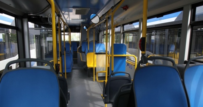 След края на май столичния градски транспорт съкращава наполовина автобусите.Това