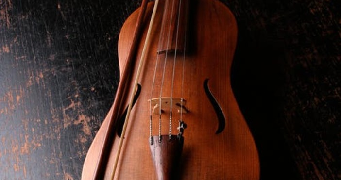 Цигулка която е на почти три века се продава на