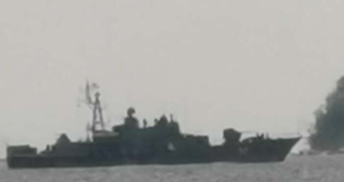 снимки Петел Български боен кораб патрулира във Варненския залив Става дума за