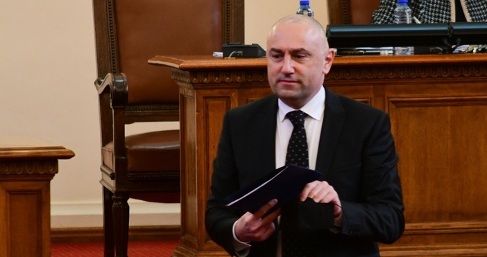 Създаде се ново напражение в управляващата коалиция В декларация от трибуната