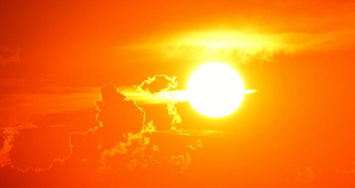 Слънчеата активност днес е активна  Слаба слънчева буря може да достигне