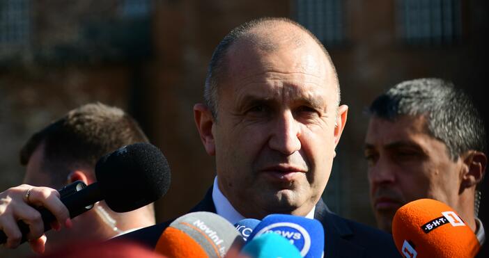 Държавният глава на България Румен Радев все още е на