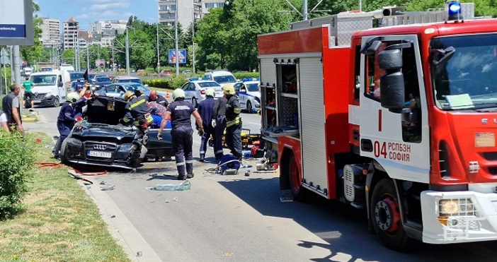 Тежка катастрофа между два автомобила е станала в София около
