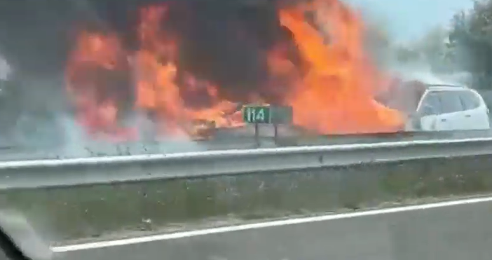 Три автомобила са катастрофирали на магистрала Тракия на 114 км в