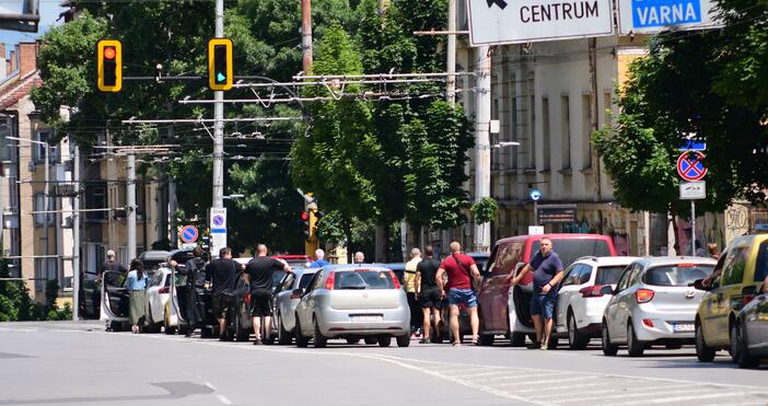 Снимки И на днешния 2-ри юни отдадохме почит на героите,