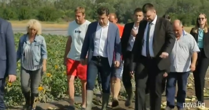 Премиерът Кирил Петков посети Садово където природни стихии нанесоха сериозни