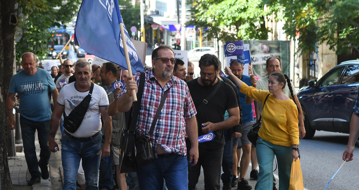 Снимки Пореден протест блокира улици в столицата.Работници от Топлофикация-София излязоха на протест в