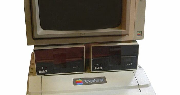 На днешната дата излиза Apple II – първият масово използван