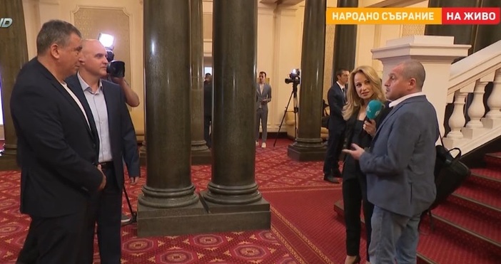 Репортерката на bTV Мария Цънцарова направи включване на живо от