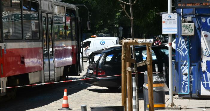 Снимки: Четирима души пострадаха при тежък пътен инцидент в София.