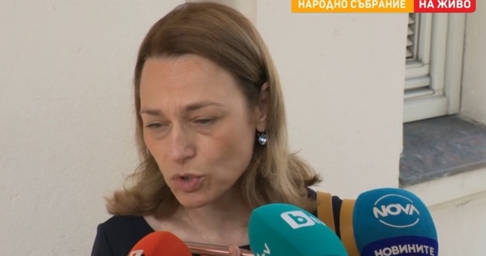 Депутатът от ИТН Ива Митева заяви пред медиите на влизане