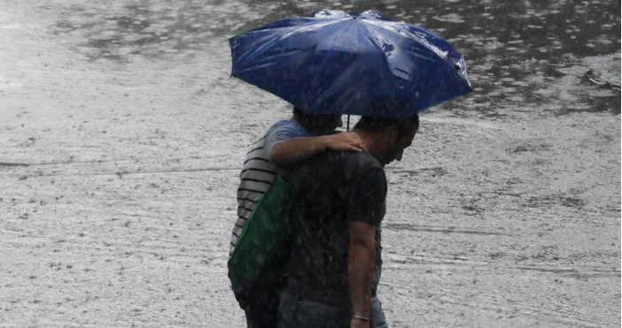 Валежите в България продължават и днес В петък преди обяд ще е