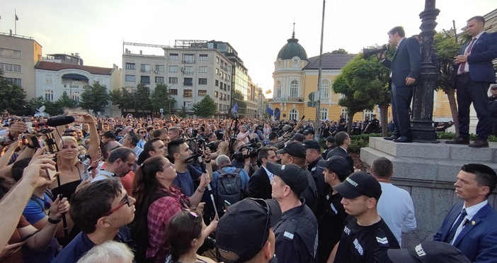 И във Варна се организира протест за защита на демокрацията.Протест