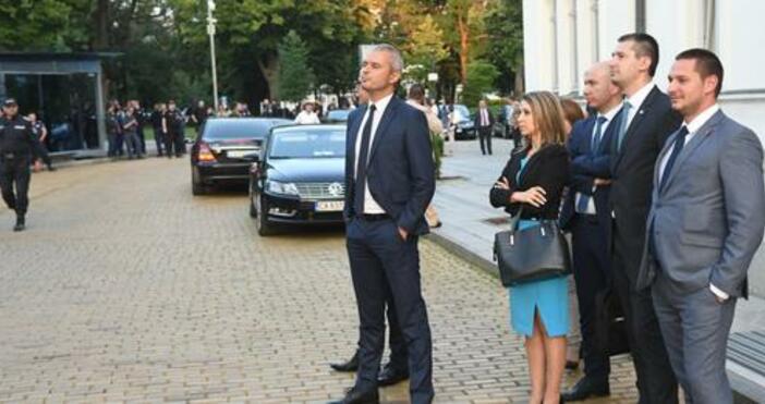 Лидерът на Възраждане Костадин Костадинов нарече от парламентарната трибуна протестиращите