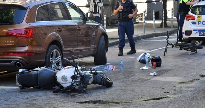 Много тежка катастрофа в центъра на София.Велосипедист пострада след сблъсък