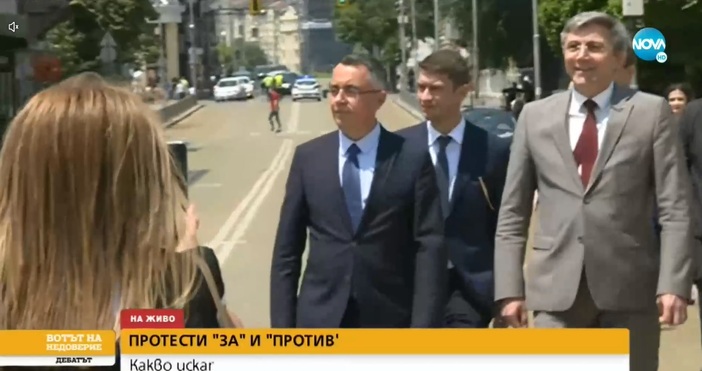 Мустафа Карадайъ и депутатите му излязоха при симпатизанти на ДПС
