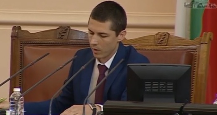Водещият дебата в Народното събрание Мирослав Иванов предупреди депутатите да