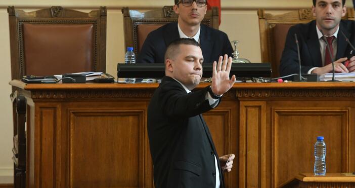 Депутатът от Има такъв народ Станислав Балабанов говори преди обсъжданията