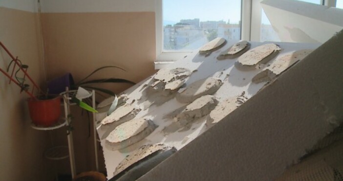 Падна таван на саниран жилищен блок в Пловдив  Той се е