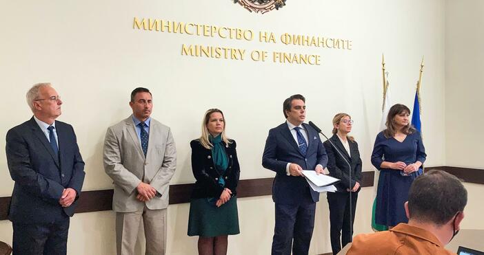 Над 1 милиард лева излишък се очаква в държавната хазна