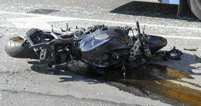 Войната по пътищата взе нова жертва Мотоциклетист загина след удар в