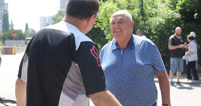 Президентът на Славия Венцеслав Стефанов се появи пред руското посолство