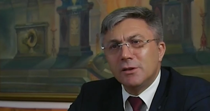 Лидерът на ДПС захапа за пореден път премиера в оставка  Кирил
