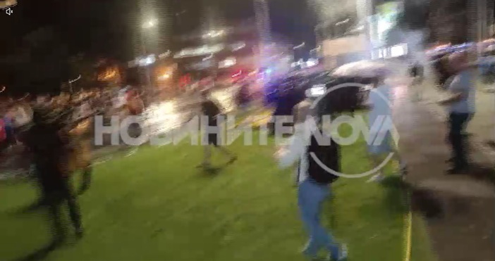 Ескалация на напрежението доведе до ранени полицаи на протеста срещу