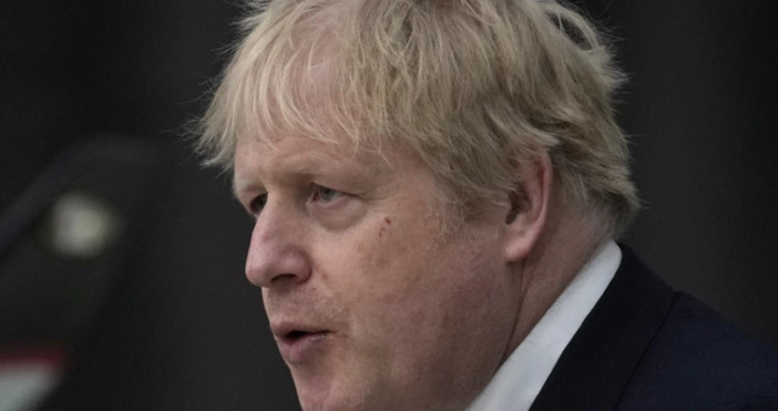 Политическо състресение на Острова Британският премиер Борис Джонсън ще подаде оставка днес предаде