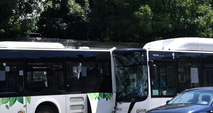 Поредна катастрофа в столицата.Два автобуса на градския транспорт се удариха