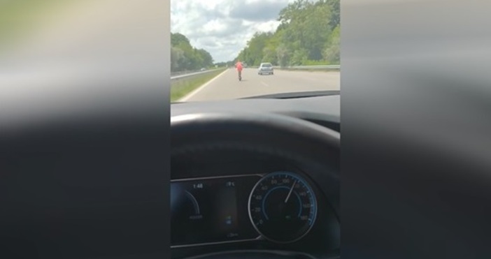 Заснеха жена да кара тротинетка със 120 километра в час