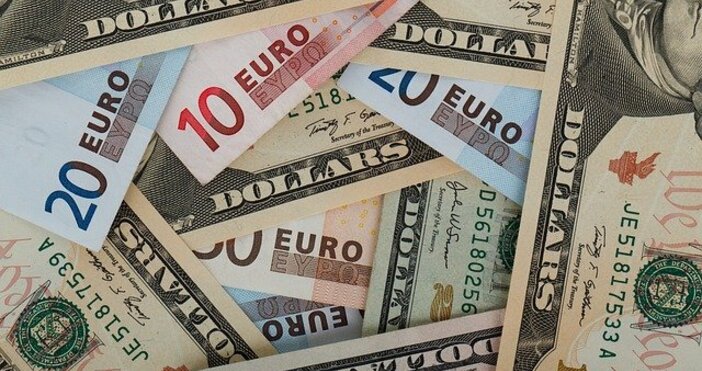 Исторически момент за финансовите пазари  Единната европейска валута се доближава до
