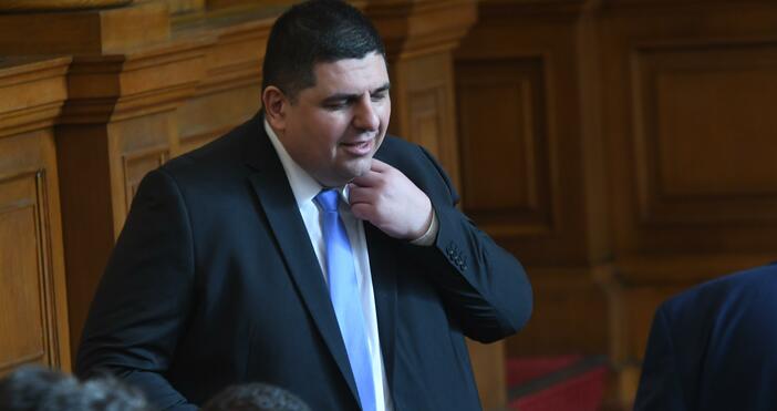 Депутатът Ивайло Мирчев разкри пред БНТ, че в Демократична България