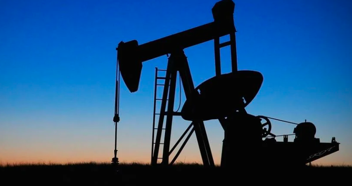 Цената на петрола продължава да върви надолу още от предходната