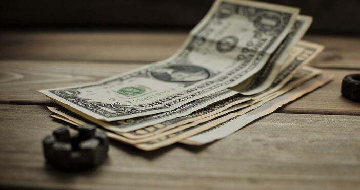 Еврото и долорът се изравниха Това се случва за първи