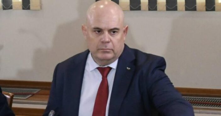 Привикват главния прокурор Иван Гешев в парламента заради снимките с