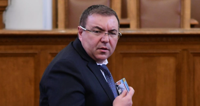 Неприятности за бивш наш министър Бившият министър за здравеопазването проф Костадин Ангелов се