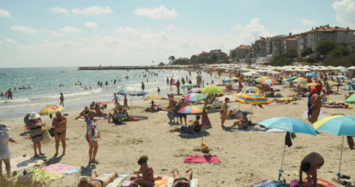 Голяма част от Поморие остана без електричество заради запалил се